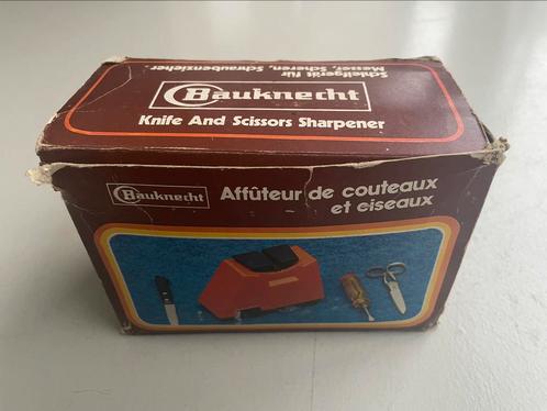 Aiguiseur de couteaux BAUKNECHT - appareil électr. vintage, Collections, Appareils électroniques, Autres types, Enlèvement ou Envoi