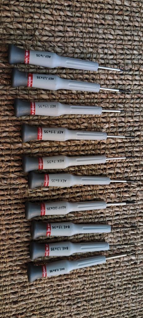 Set van 10 precisieschroevendraaiers, Doe-het-zelf en Bouw, Gereedschap | Handgereedschap, Gebruikt, Ophalen of Verzenden