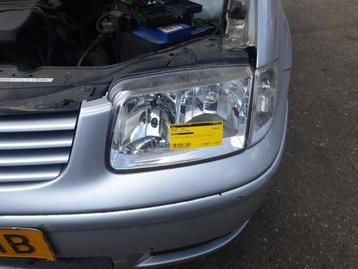 Koplamp links van een Volkswagen Polo beschikbaar voor biedingen