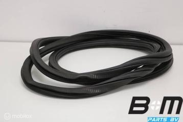 Portierrubber linksachter VW Passat B8 Var. 3G9867913K beschikbaar voor biedingen
