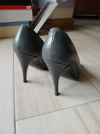 Belles chaussures grises vintage, Vêtements | Femmes, Chaussures, Gris, Chaussures à haut talons, Comme neuf, Enlèvement