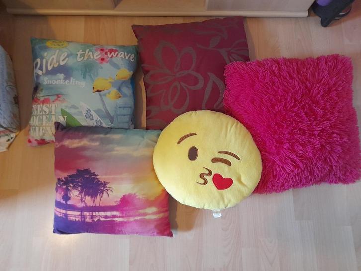 Diverse Kussens, Kinderen en Baby's, Kinderkamer | Inrichting en Decoratie, Zo goed als nieuw, Kleed of Kussen, Ophalen