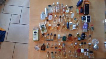 Lot de 73 miniatures de parfums, pleines