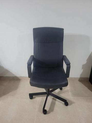 Bureaustoel beschikbaar voor biedingen