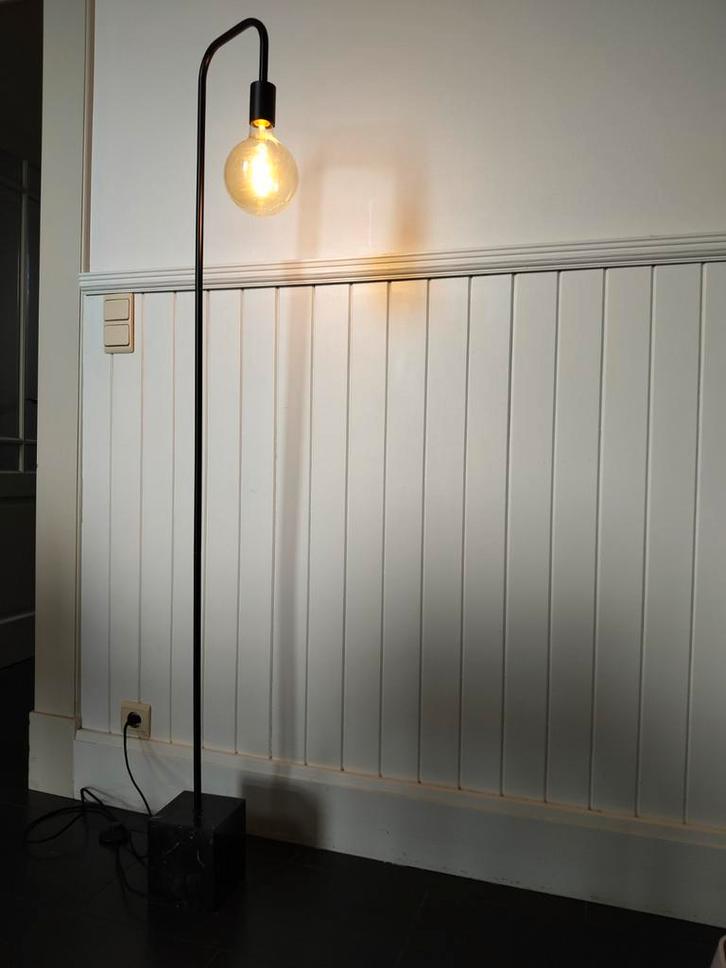 Staan lamp met grote fitting, Huis en Inrichting, Lampen | Vloerlampen, Zo goed als nieuw, Ophalen