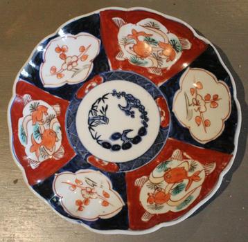 Assiette en porcelaine IMARI  (Japon)