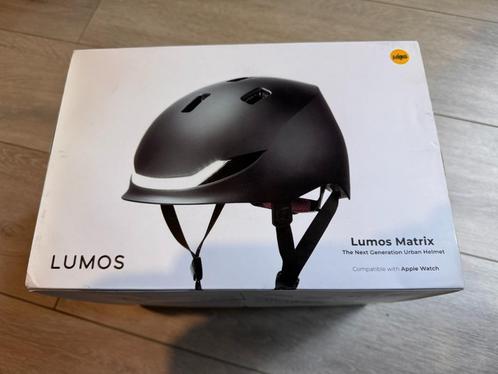 Lumos Street fietshelm met LED, richtingaanwijzers - MIPS, Fietsen en Brommers, Fietsaccessoires | Fietshelmen, Zo goed als nieuw