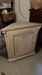 Oude geverfde Hoek kast, Huis en Inrichting, Kasten | Vitrinekasten, Ophalen, 100 tot 150 cm, 50 tot 100 cm, Landelijke stijl