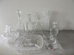 partij kristal : 3 karaffen, 1 vaas, snoepkorf, schaal en .., Antiek en Kunst, Ophalen