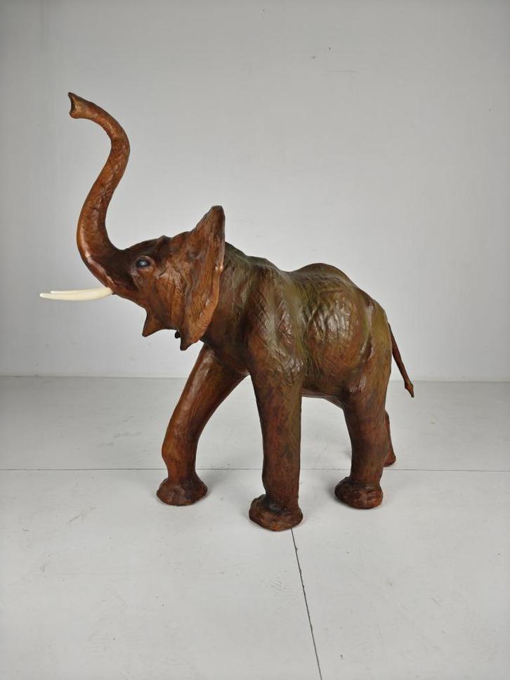 Magnificent ExtraLarge Leather Elephant Sculpture – ca. 1950, Antiek en Kunst, Kunst | Beelden en Houtsnijwerken, Ophalen of Verzenden