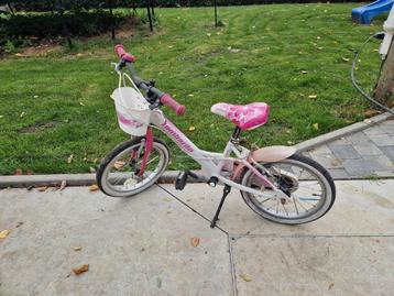 Fiets 16 inch met hulpwielen beschikbaar voor biedingen