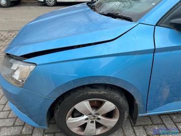 SKODA FABIA 3 BLAUW LQ5X links voorscherm 2014-2021 beschikbaar voor biedingen