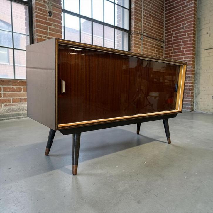 armoire/commode/meuble TV vintage en bois foncé, Enfants & Bébés, Chambre d'enfant | Commodes & Armoires, Comme neuf, Armoire