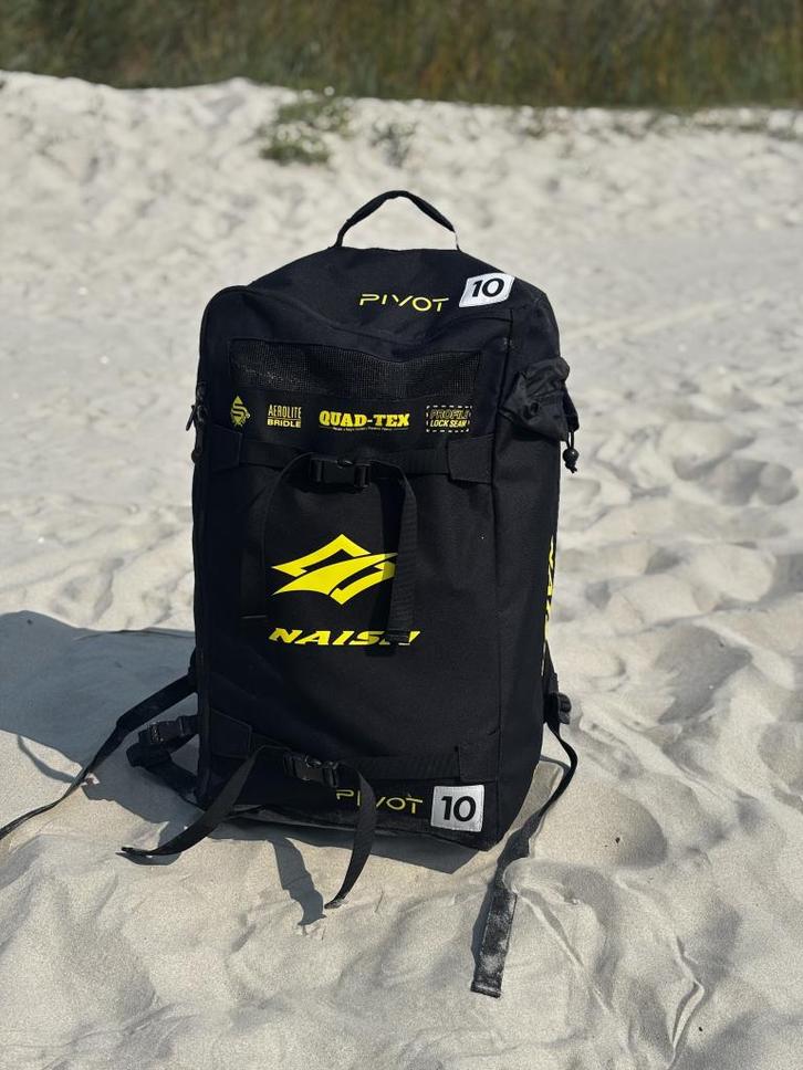 Naish Pivot 2025 – 10m (dark blue/blauw) – zo goed als nieuw, Watersport en Boten, Kitesurfen, Zo goed als nieuw, Kite, 10 m²