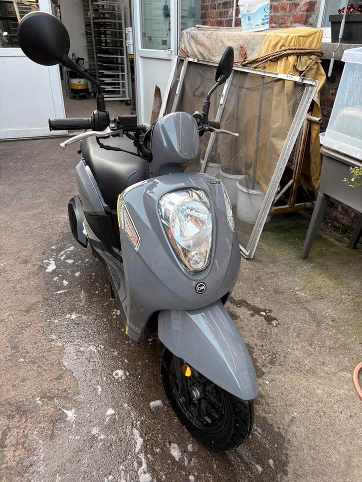 Brommer klasse a te koop, Vélos & Vélomoteurs, Scooters | SYM, Comme neuf, Mio, Enlèvement