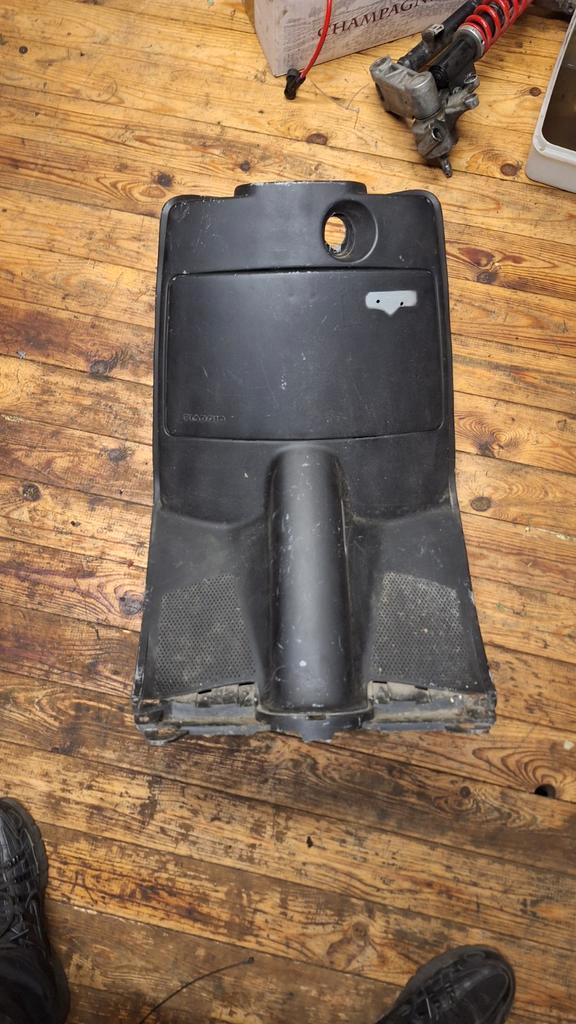 Piaggio skipper kniekap, Fietsen en Brommers, Brommeronderdelen | Algemeen, Blok, Ophalen