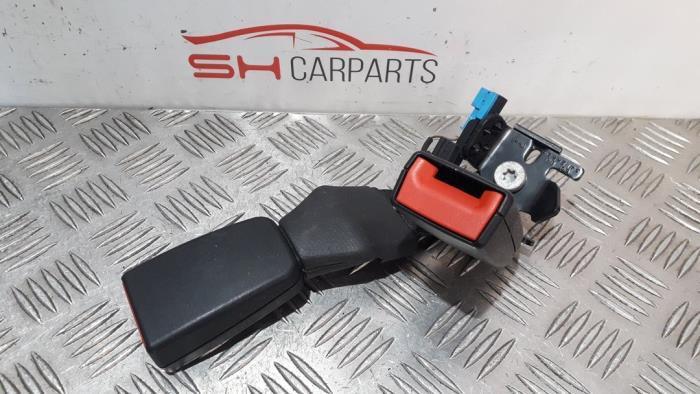 Insertion ceinture de sécurité arrière centre d'un Merced, Autos : Pièces & Accessoires, Habitacle & Garnissage, Mercedes-Benz