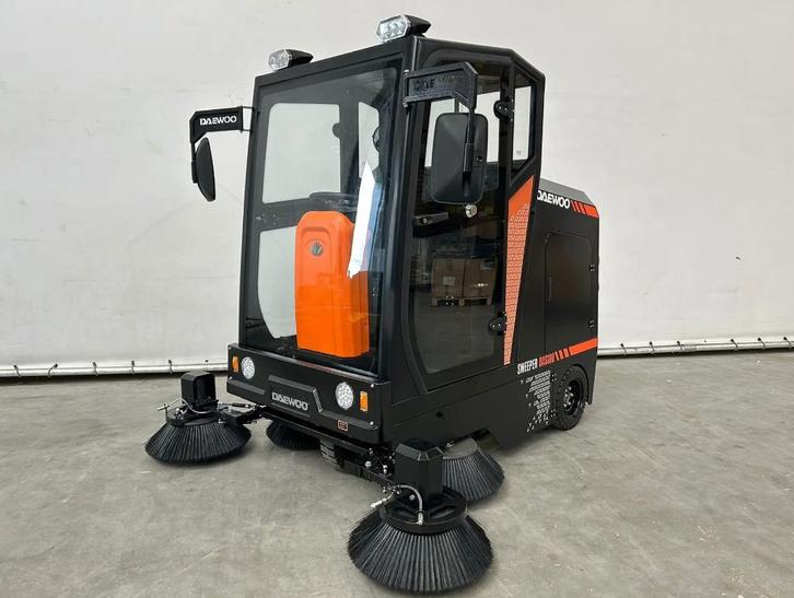 Veegmachine Daewoo DAS 100, Articles professionnels, Machines & Construction | Entretien & Nettoyage, Enlèvement