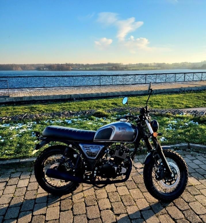 Moto Bluroc Legend grise 125 comme neuve., Particulier