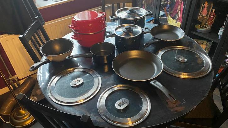 Lot poêles, casseroles et couvercles en verre IKEA 10 pièces, Maison & Meubles, Cuisine | Casseroles & Poêles, Utilisé, Wok, Verre