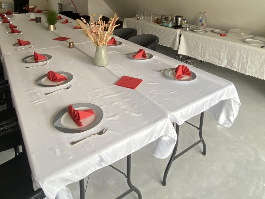 Vouwtafels TE HUUR, Ophalen, Kunststof, 50 tot 100 cm, Zo goed als nieuw