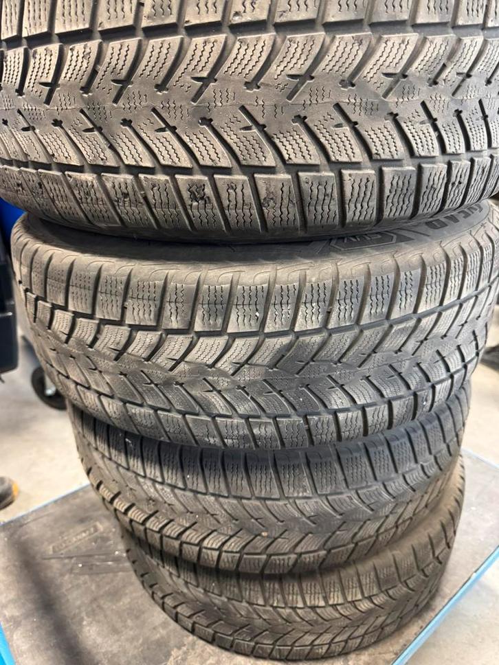 ️ À vendre – 4 pneus hiver Goodyear 215/60 R17 ️, Autos : Pièces & Accessoires, Pneus & Jantes, Pneu(s), Pneus hiver, 17 pouces