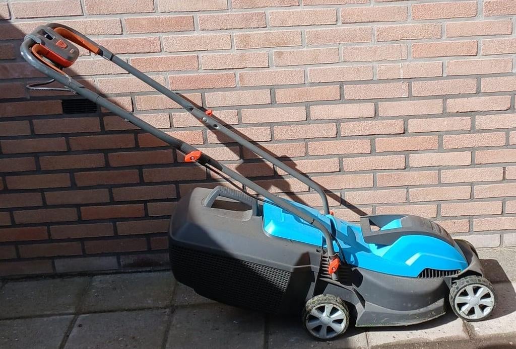 Tondeuse à gazon électrique Gardena 32E - Bon état, Jardin & Terrasse, Tondeuses à gazon, Enlèvement ou Envoi, Tondeuse rotative