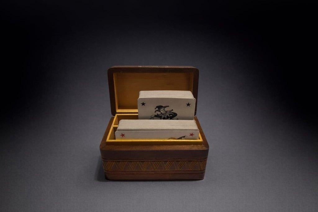 Vintage hoesje voor twee sets speelkaarten., Verzamelen, Speelkaarten, Jokers en Kwartetten, Ophalen of Verzenden, Zo goed als nieuw