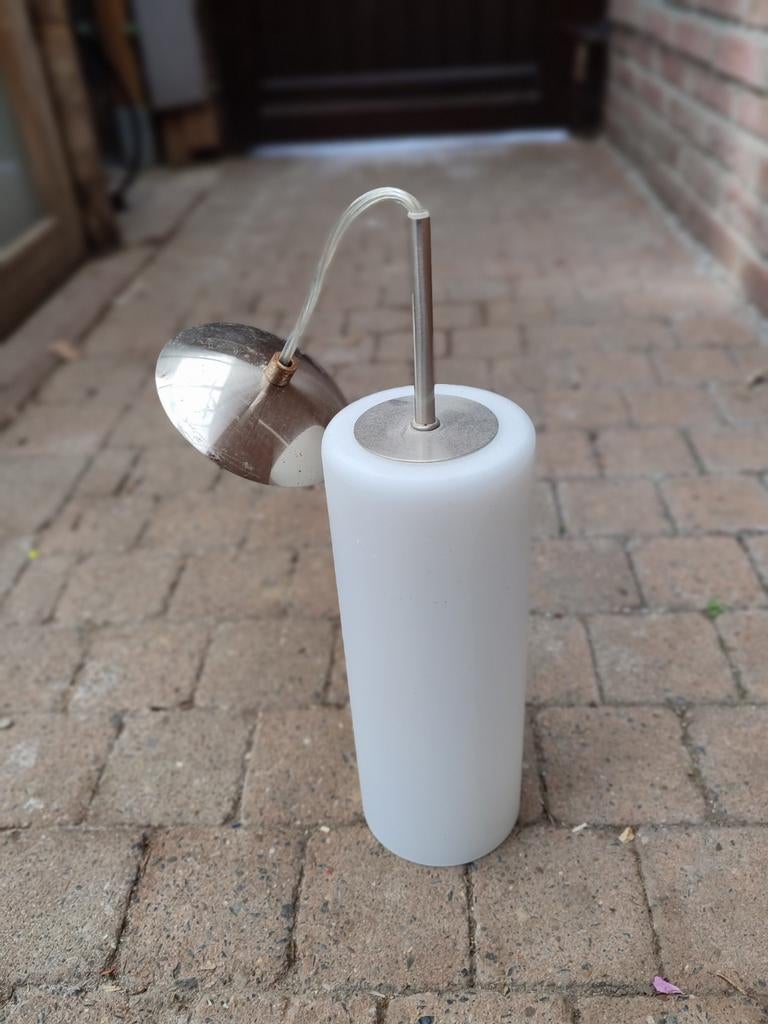 Luminaire blanc, Enlèvement