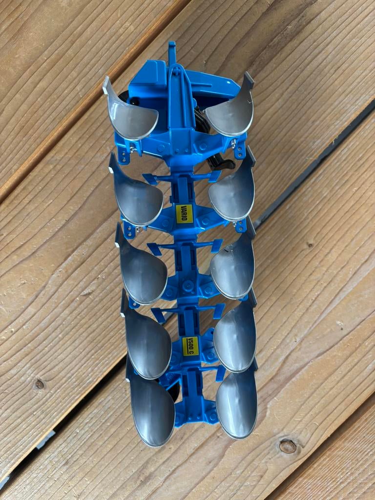 Bruder ploeg 5-scharen, Hobby & Loisirs créatifs, Voitures miniatures | 1:32, Enlèvement ou Envoi, Comme neuf, Tracteur et Agriculture