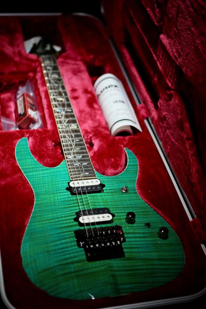 Ibanez j custom limited edition., Muziek en Instrumenten, Snaarinstrumenten | Gitaren | Elektrisch, Solid body, Ibanez, Ophalen