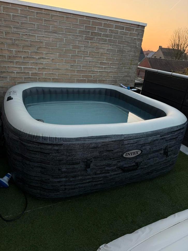 Intex Pure Spa Greystone Vierkant - 28452NP - 6 Personen, Tuin en Terras, Bubbelbaden en Hottubs, Zo goed als nieuw, Opblaasbaar