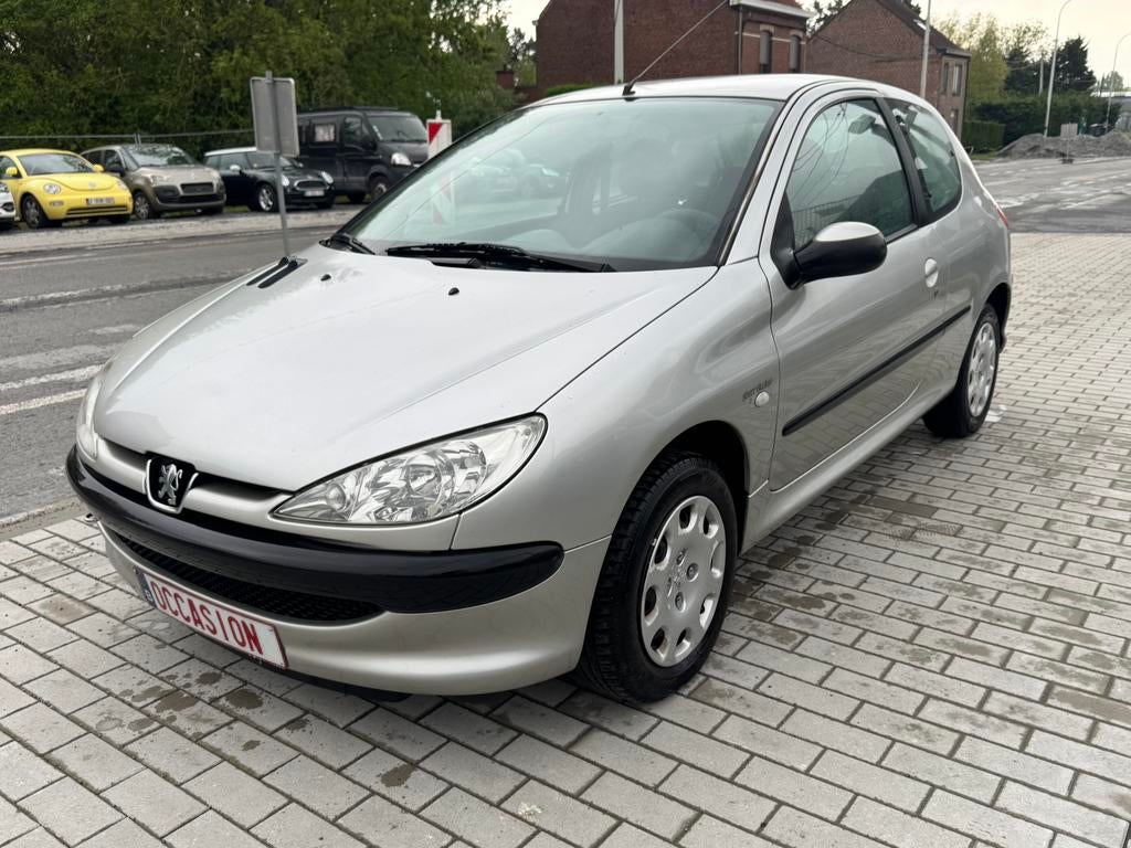 Peugeot 206 ( Garantie 12 mois), 1124 cm³, Argent ou Gris, Entreprise, https://public.car-pass.be/vhr/77a49cc6-595e-440c-b4ab-59c713fddbc6