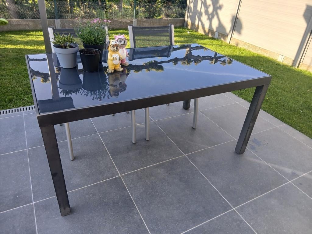 Tuintafel met glazen blad., Ophalen