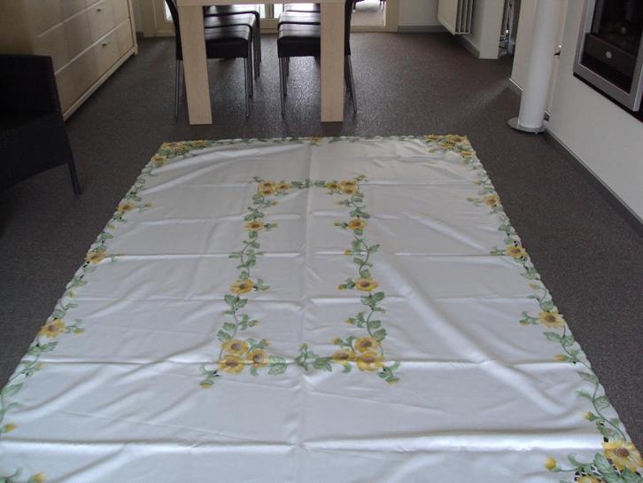 Tafellaken, badhanddoeken, kussens, strandlaken., Huis en Inrichting, Tafelkleden, Zo goed als nieuw, Vierkant, Ophalen of Verzenden