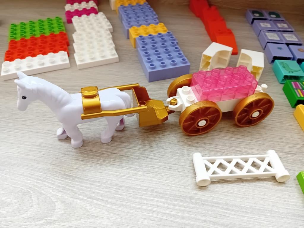 100 blokken  en figuren paard koets  en Peppa pig, Ophalen