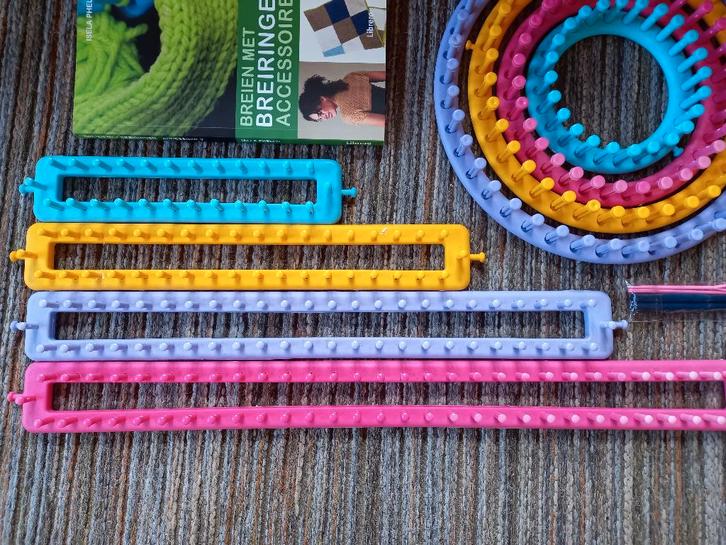 set breiringen met nieuw handboek, Livres, Loisirs & Temps libre, Neuf, Tricot et Crochet, Convient aux enfants, Enlèvement