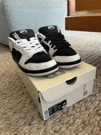 Nike SB Dunk Low Tightbooth (maat 42), Kleding | Heren, Ophalen, Zo goed als nieuw, Wit, Sneakers