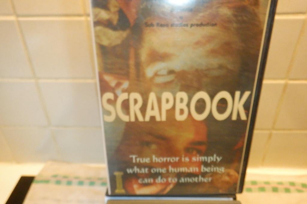 DVD Scrapbook., CD & DVD, DVD | Horreur, Comme neuf, Gore, À partir de 16 ans, Envoi
