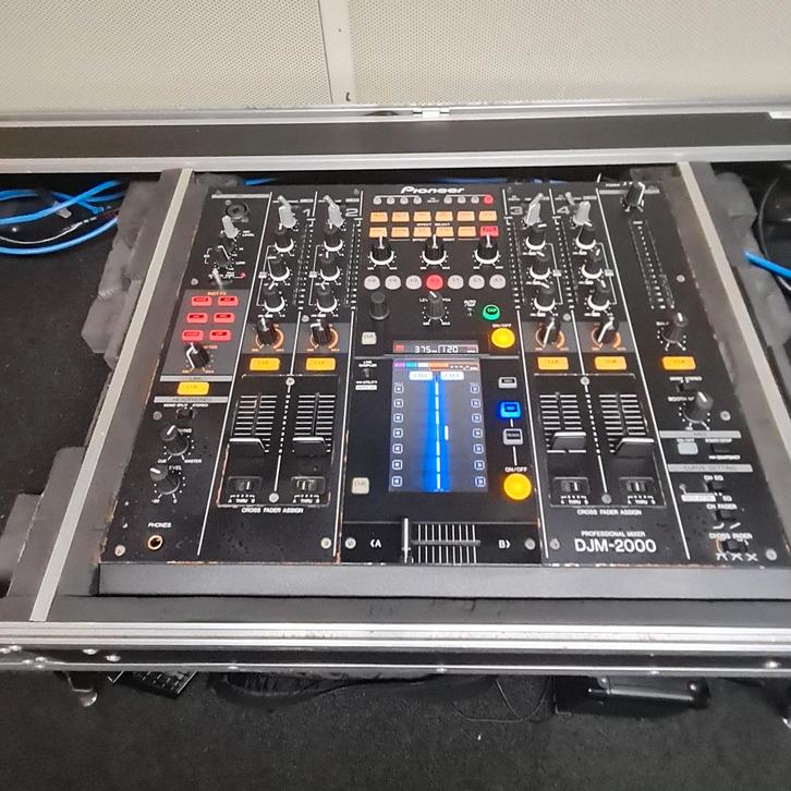 Pioneer DJM-2000 Dj Mixer met flightcase, Musique & Instruments, DJ sets & Platines, Utilisé, DJ-Set, Pioneer, Enlèvement