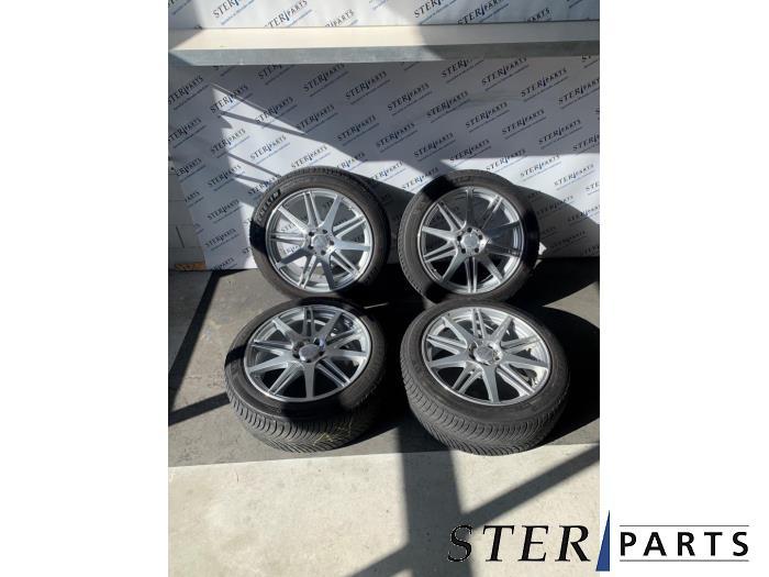 Kit de jantes sport + pneus hiver d'un Mercedes S-Klasse, Autos : Pièces & Accessoires, Pneus & Jantes, Véhicule de tourisme, -