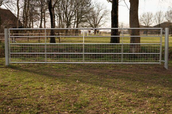 Gegalvaniseerde weidepoort 488 cm met half gaas – 5 spijlen, Dieren en Toebehoren, Stalling en Weidegang, Stalling, Weidegang