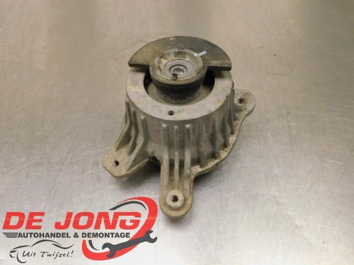 Support moteur d'un Mercedes C-Klasse, Autos : Pièces & Accessoires, Suspension & Châssis, Mercedes-Benz, Utilisé, 3 mois de garantie