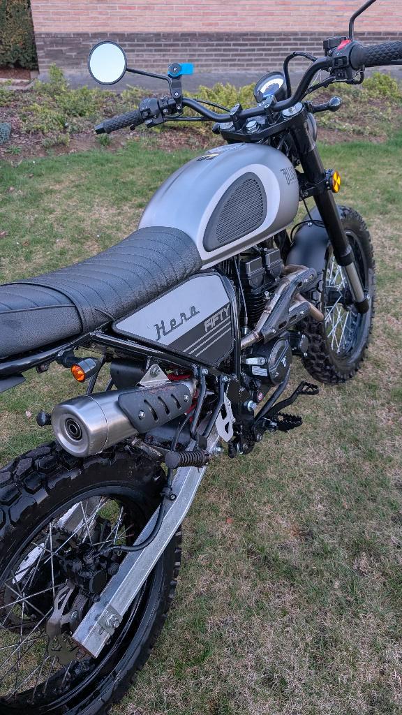 Bromfiets Bluroc Hero 50cc EFI scrambler 4-takt DOHC, Fietsen en Brommers, Brommers | Overige merken, Zo goed als nieuw, Klasse B (45 km/u)