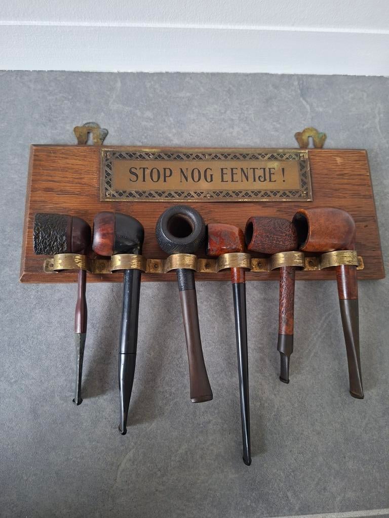 Pijpen van verschillende merken en een pijpenrek., Verzamelen, Verzenden