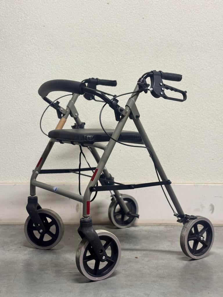 Magnifique déambulateur pliable léger Vermeiren, Divers, Déambulateurs, Comme neuf, Poids léger, Enlèvement ou Envoi