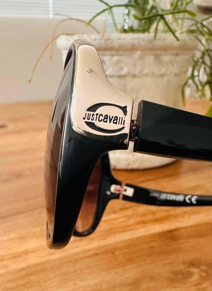 Zonnebril Just Cavalli zonder etui, Handtassen en Accessoires, Zonnebrillen en Brillen | Dames, Zo goed als nieuw, Bril, Ophalen
