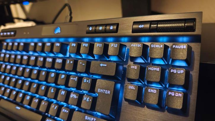 Corsair K70 RGB TKL en parfait état, Informatique & Logiciels, Claviers, Enlèvement