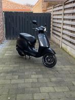 Vespa Sprint Notte (2020) - 4900 km - B-klasse, Ophalen, Benzine, 50 cc, Klasse B (45 km/u)