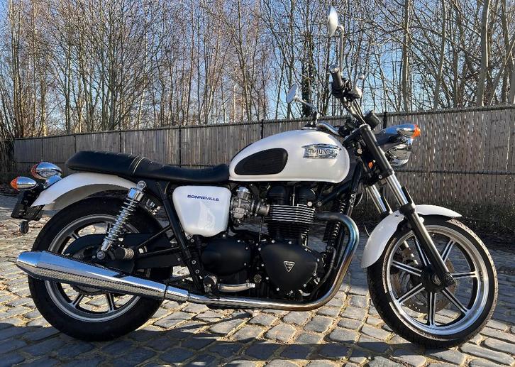 Triumph « Crystal White Pearl » Bonneville 2013, Motos, Motos | Triumph, Particulier, Tourisme, plus de 35 kW, 2 cylindres, Permis Moto A2 minimum